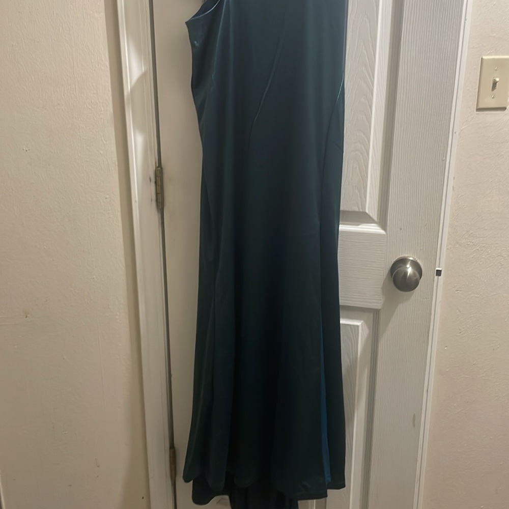 Jump Gown - Picture 5 of 6